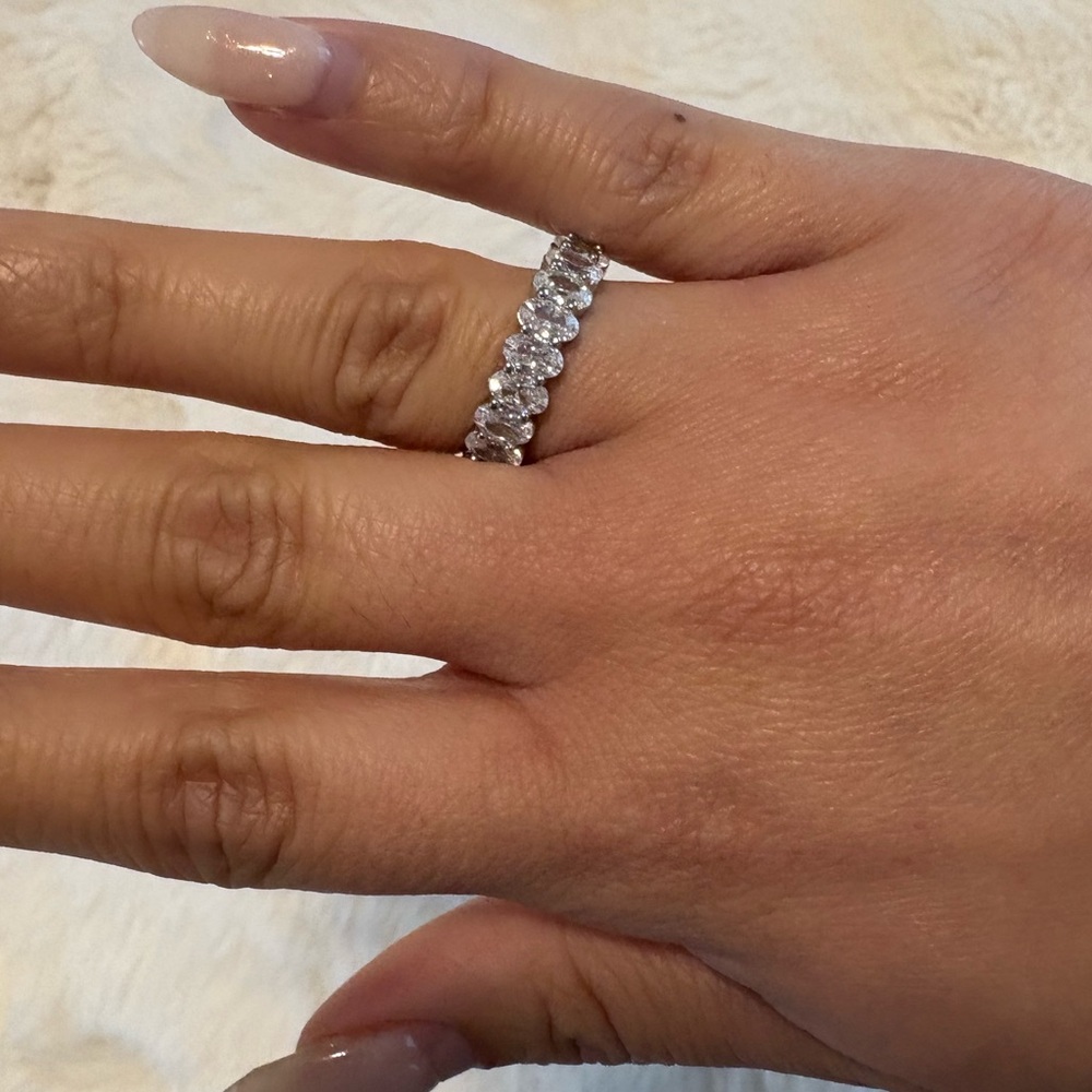 Amazon Silver Women's Ring with Clear Stones